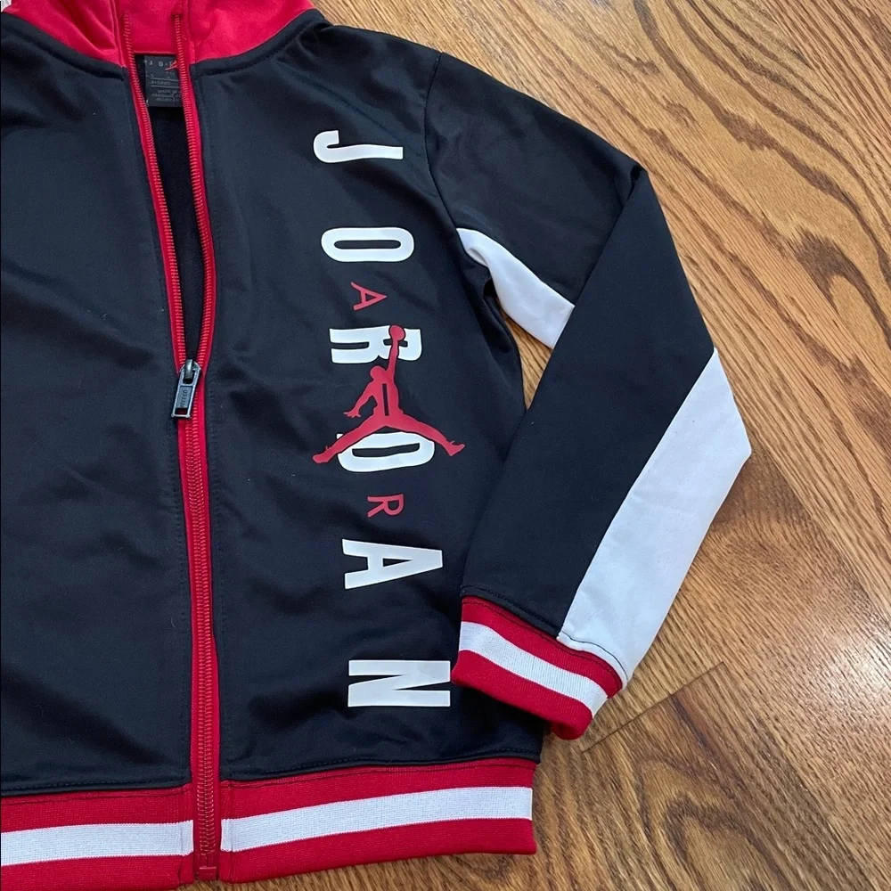 Boy’s Air Jordan Full Zip Up Jacket/Coat. Size 5. Excellent Condition.